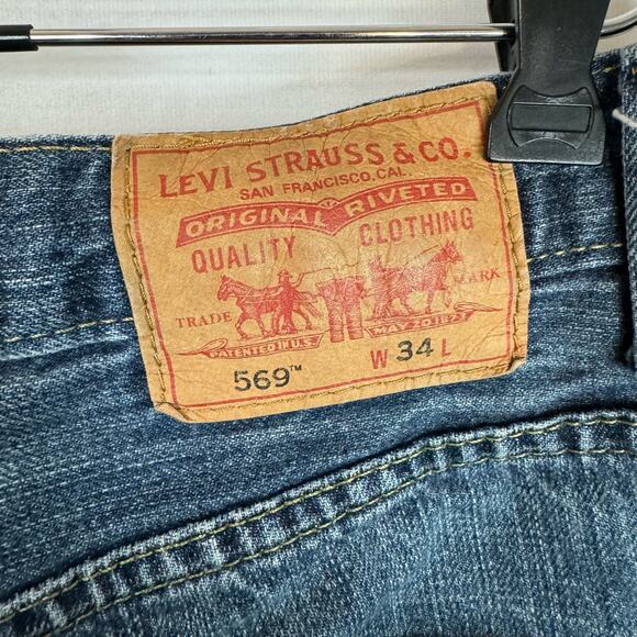 Levi Strauss & Co 569 Medium Wash Loose Fit Shorts Size 34 Waist - Picture 4 of 5